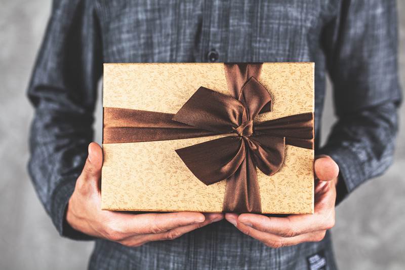 Для тех, у кого нет идей: 10 подарков, которые понравятся каждому