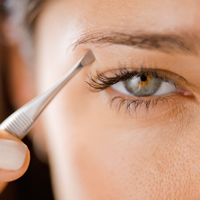 Можно ли выщипывать брови после лазерной коррекции зрения